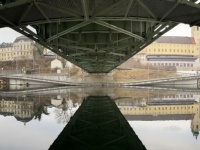 Unter der Traunbrücke mit Stift Lambach