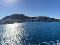 2021 05 23 Fährenfahrt Einfahrt in den Hafen von Patmos in Skala