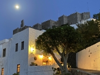 2021 05 24 Patmos Mond über dem Kloster in Chora
