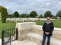 2021-07-07-Bayeux-Britischer-Soldatenfriedhof-Eingangsseite