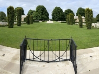2021-07-07-Bayeux-Britischer-Soldatenfriedhof-Eingang