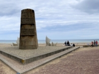 2021-07-07-Saint-Laurent-sur-mer-Denkmal-am-Omaha-Beach