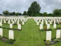 2021-07-05-Militaerfriedhof-auf-der-Strecke