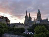 Bayeux-Kathedrale-beim-Sonnenuntergang