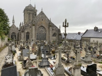Kirche-mit-Friedhof