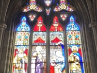 Kathedrale-mit-wunderschoenen-Glasmalereien