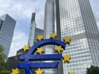 Euro Zeichen vor der alten EZB