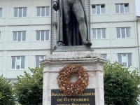 Gutenbergplatz mit Denkmal