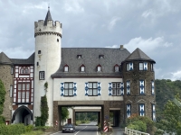 2021 08 19 Fahrt von der Burg Eltz durch Schloss