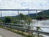 Riesige Moseltalbrücke