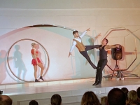 Akrobatik Show im Freiluft Theater