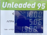 Tanken um 10 Euro _ fast 2 Euro kostet der Liter Benzin