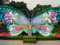 2022-01-03-Glow-Garden-Jutta-als-Schmetterling
