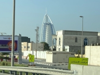 Hotel-Burj-al-Arab-von-der-Metro-aus