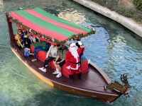 Weihnachtsmann-im-Boot