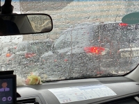 Regenschauer-während-der-Taxifahrt