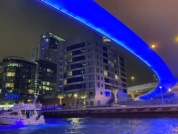 Beleuchtete-Brücke