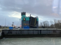 2022-01-20-Ausflug-Gent-Autoschiff-steht-in-Schleuse