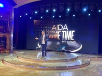 Taeglich-um-20-Uhr-AIDA-Prime-Time-mit-Entertainmentchef-Tobias