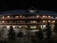 2022-02-12-Levi-Unser-Hotel-Hullu-Poro-bei-Nacht