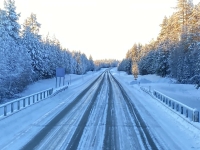2022-02-15-Fahrt-nach-Rovaniemi-einsame-Strassen
