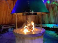 Feuer-im-Tippizelt-zum-Grillen-der-Marshmallows