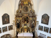 Burgkapelle-mit-Altar