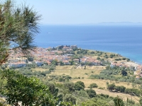 Blick-vom-Kloster-Panagia-Spiliani-auf-die-Stadt-Pythagorion