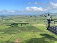 2022-07-21-Insel-Terceira-Aussichtspunkt-Serra-do-Cume-ziemlich-hoch-hier