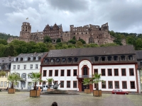 2022-09-09-Schloss-Heidelberg-von-der-Innenstadt-gesehen