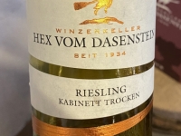 2022-09-12-Kappelrodeck-Weingut-Hex-vom-Dasenstein-eine-der-drei-verkosteten-Weine