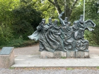 Fährmann-Statue-im-Domgarten