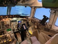 Blick-ins-Cockpit-der-MD-82