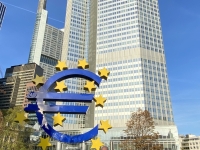 Alte-EZB-mit-Euro-Zeichen