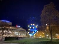 EZB-Zeichen-bei-Nacht
