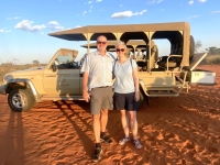 2022-10-29-Kalahari-Wüste-Sundowner-unser-Jeep