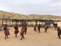 2022-11-06-Himba-Dorf-Begrüssungstanz