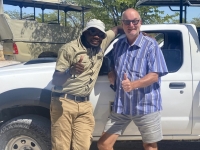 2022 11 09 Etosha Nationalpark Fahrer und Guide Ben