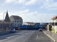 Güterzug-fährt-durch-Lüderitz