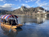 2023-01-02-Bled-Burg-mit-Boot