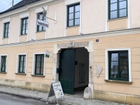 Poysdorf Weingut Taubenschuss Eingang