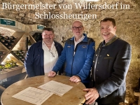 2023 04 16 Wilfersdorf Schlossheuriger mit Bürgermeister und Weinbauer