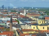 Blick von der Frauenkirche zur Allianz Arena des FC Bayern München