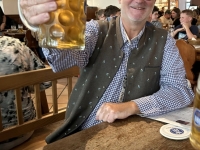 Hofbräuhaus Prost mit einem Maß Bier