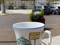 Kaffeetasse mit Marktplatz