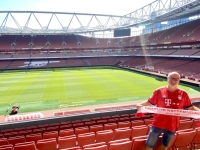2023-05-24-London-Arsenal-Stadion-alles-in-rot-gehalten