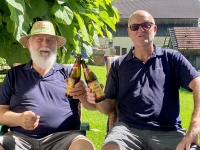 Pause in Zupfing bei Martin Gesswagner Prost mit Hirter Bier