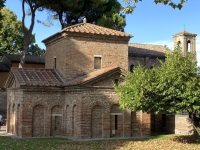 Italien-Ravenna-Fruehchristliche-Baudenkmaeler-Mausoleo-di-Balla-Placidia-Kopfbild