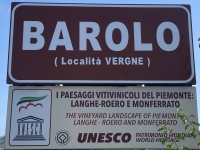 Italien-Weinbaugebiete-im-Piemont-Barolo-Tafel