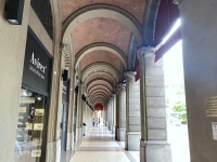 Italien-Bologna-Arkadengänge-Säulengang-Kopfbild